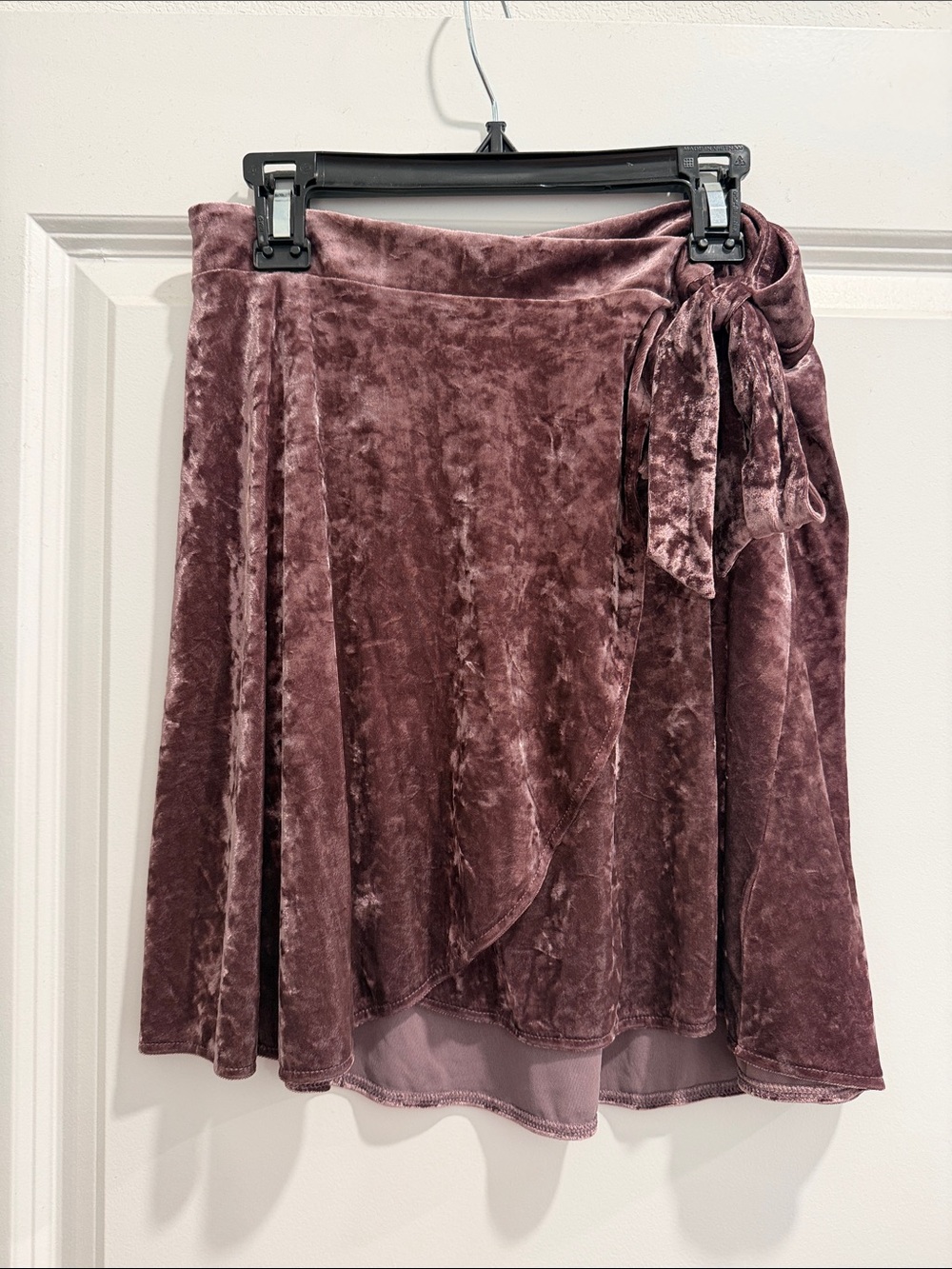 American Eagle Outfitters Crushed Velvet Wrap Skirt in Dusty Mauve